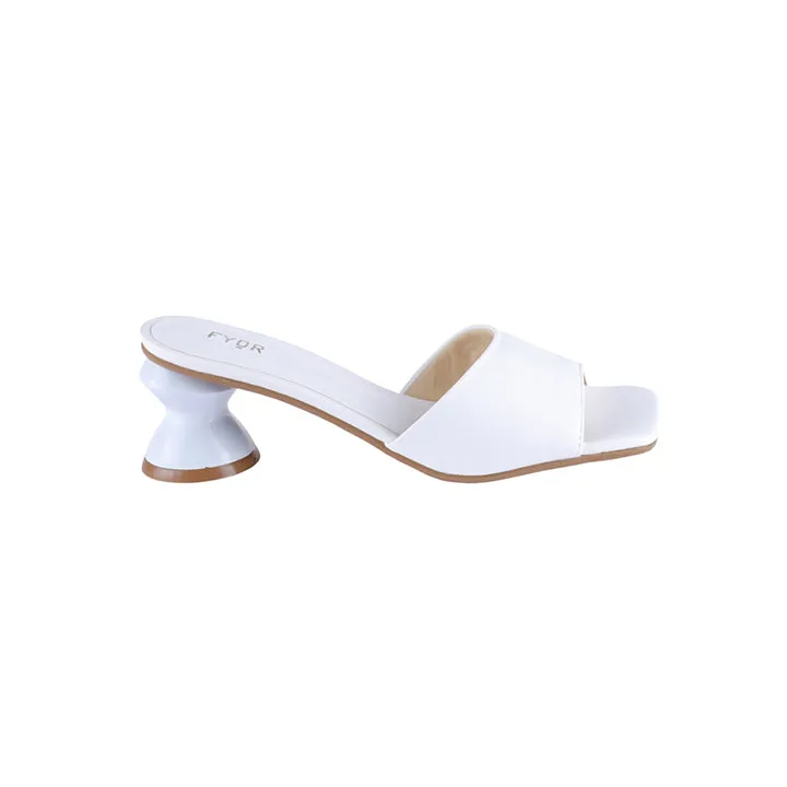 Circle Interest Heel Sandal BSS 057