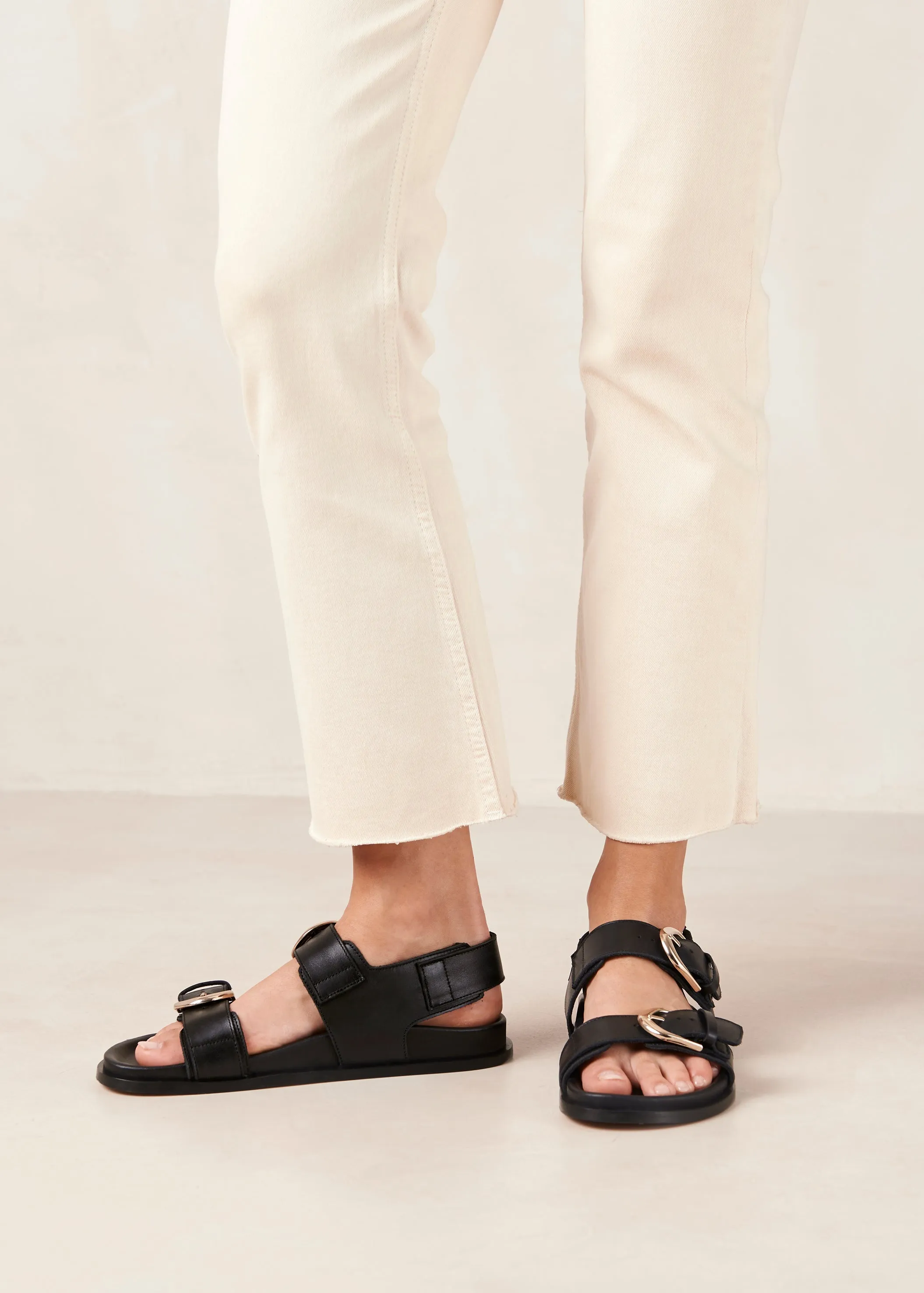 Leone Black Leather Sandals