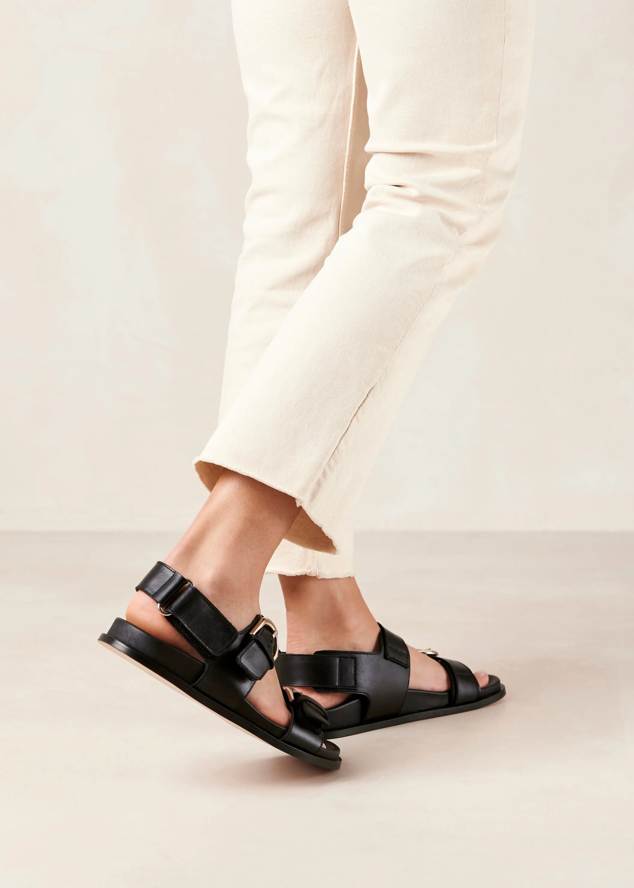 Leone Black Leather Sandals