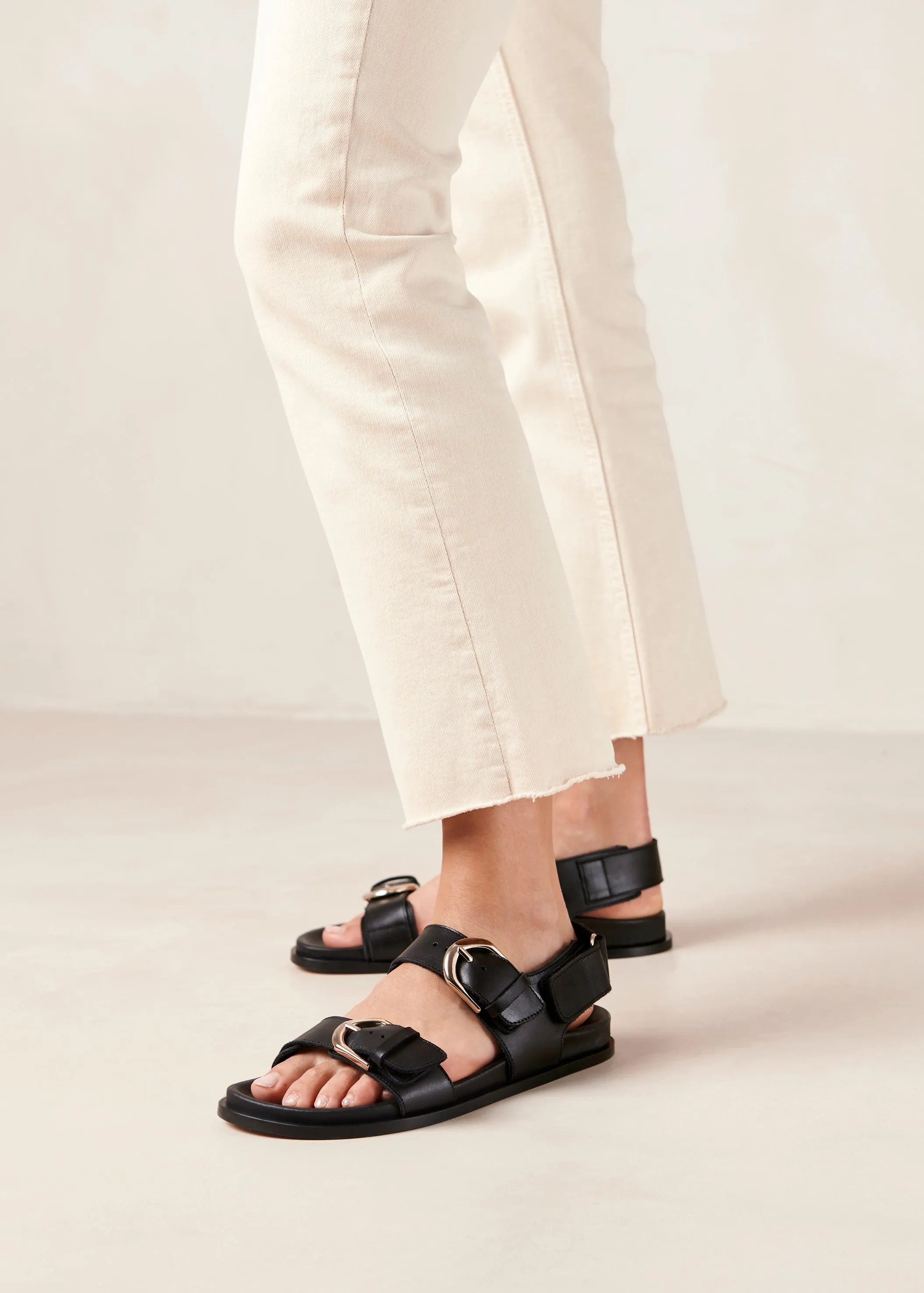 Leone Black Leather Sandals