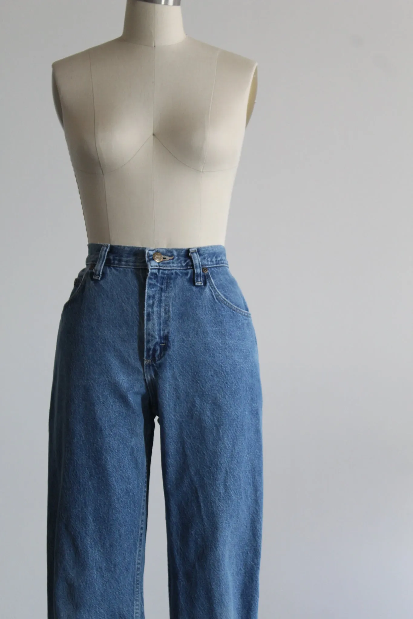 relaxed mom jeans